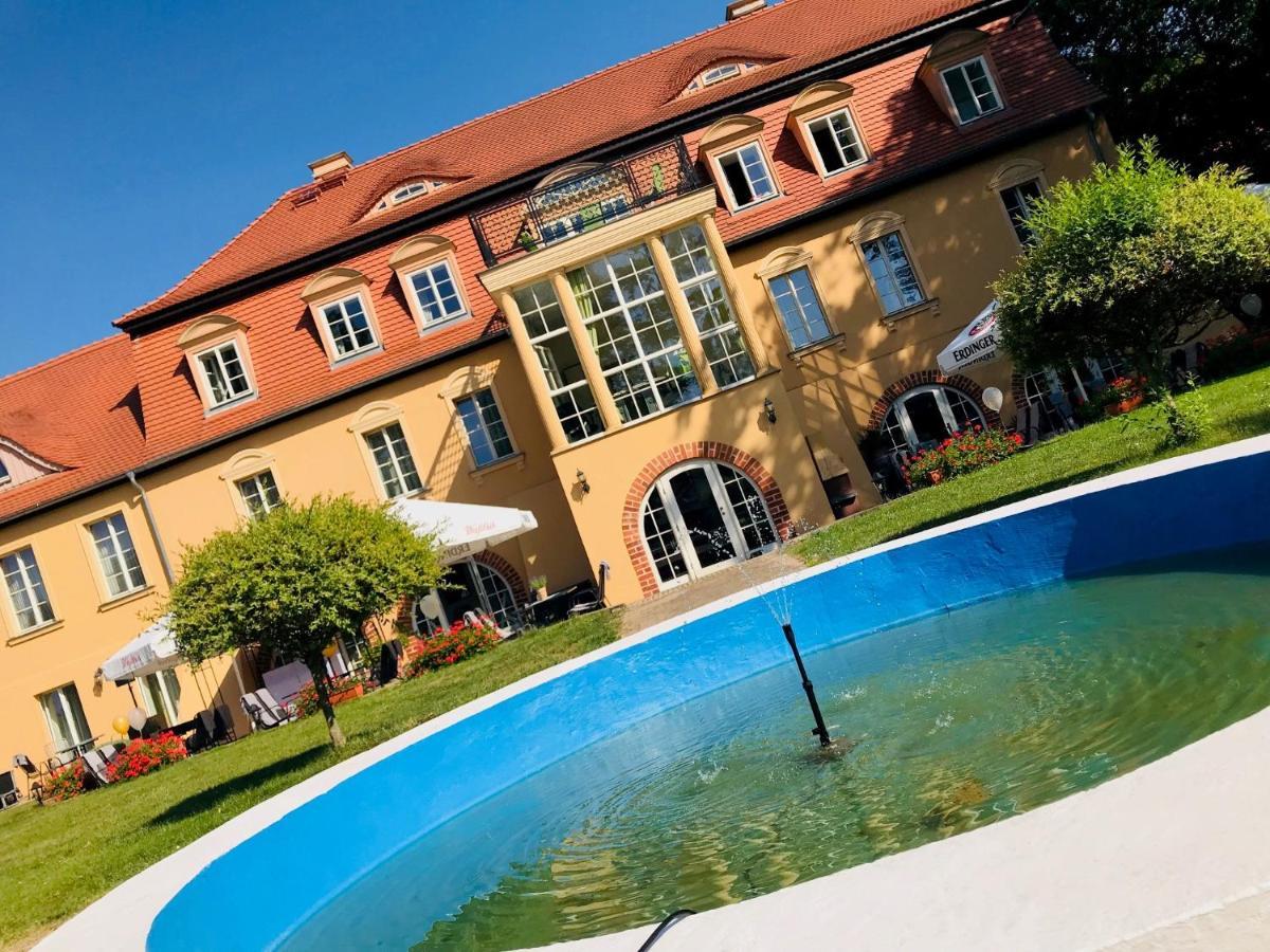 Schloss ツェーデニック エクステリア 写真