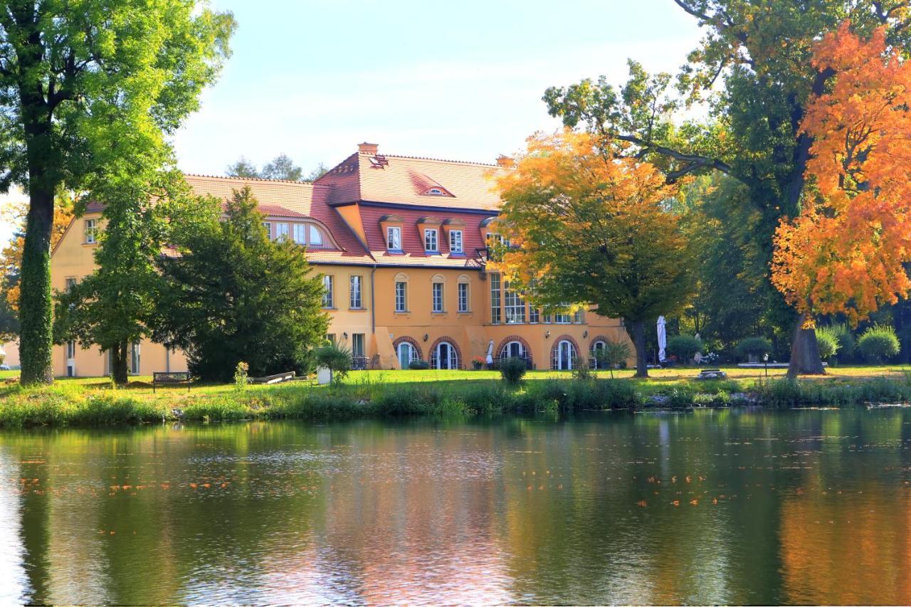 Schloss ツェーデニック エクステリア 写真